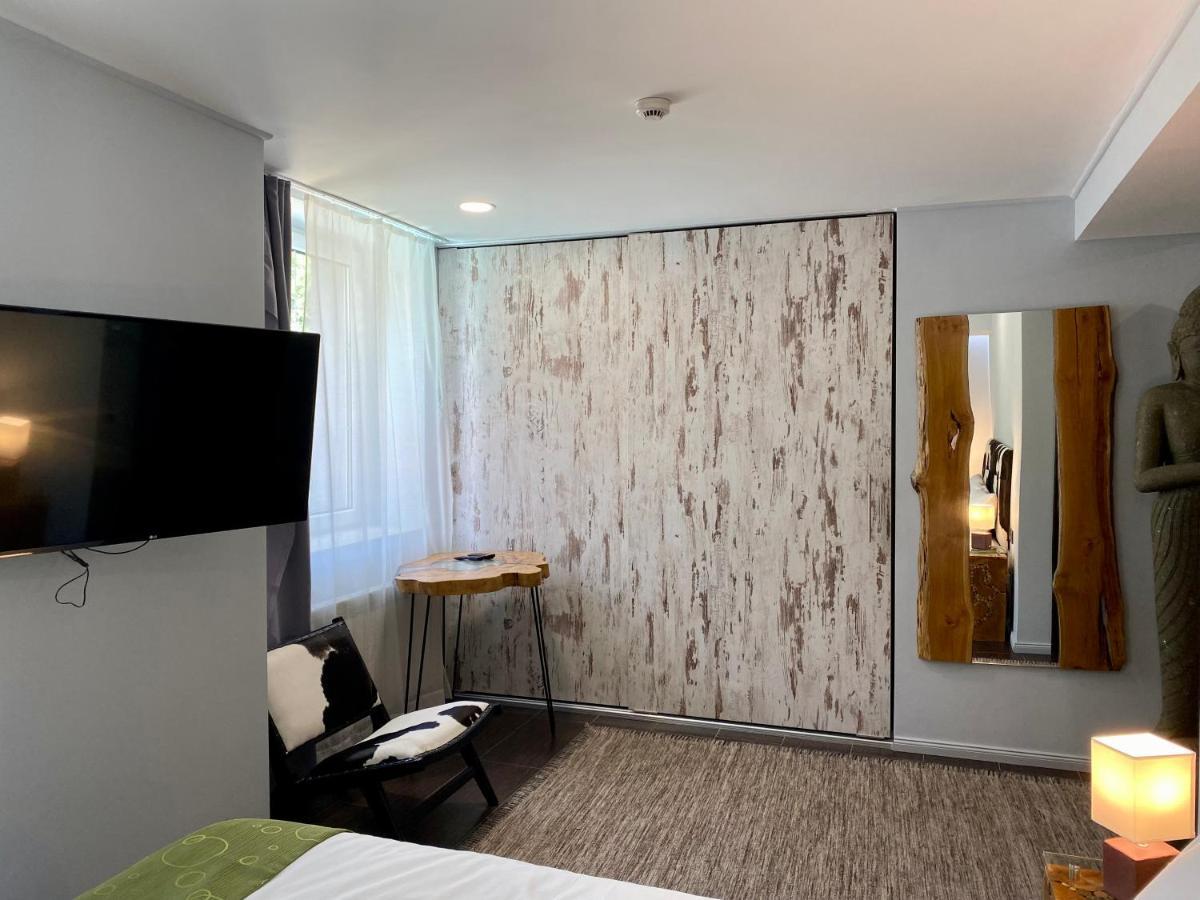 The One Apartman (Adults Only) Aparthotel Siófok Buitenkant foto